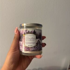 Bath & Body Works Snowflakes & Cashmere Candle - Purple and White